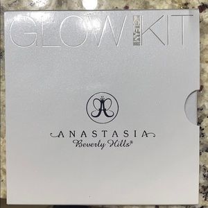 Anastasia Beverly Hills Gleam Glow Kit